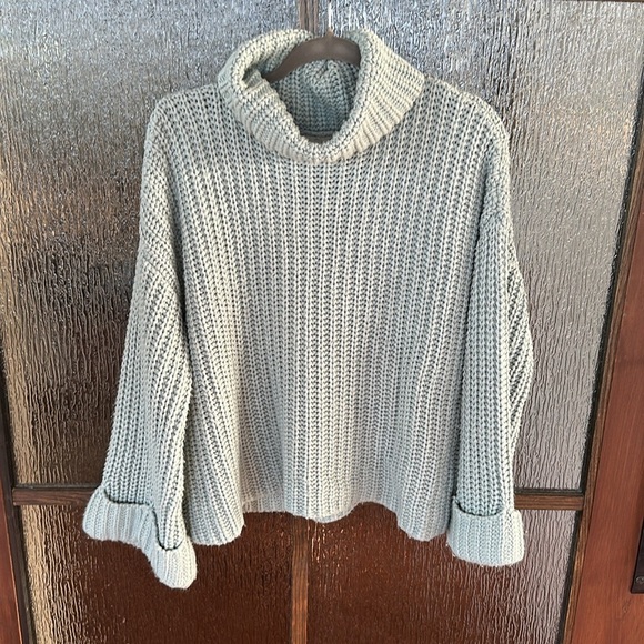 525 America Wide Sleeve Turtleneck Sweater size Large - Picture 6 of 11